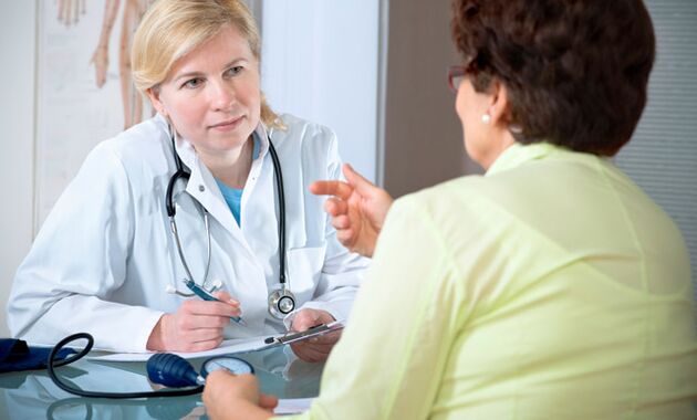 O cardiólogo contará ao paciente sobre os factores de risco de hipertensión